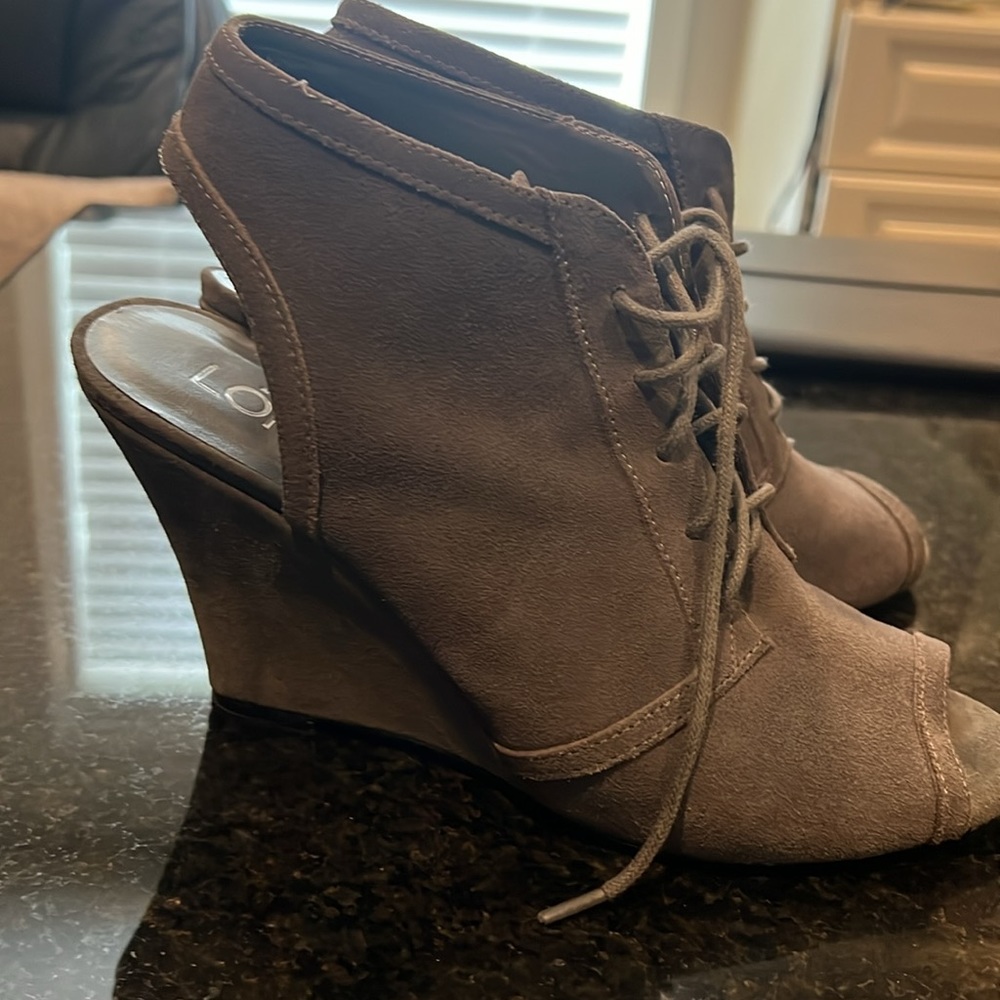 Gray Suede peep toe wedge lace up bootie shoes size 10
